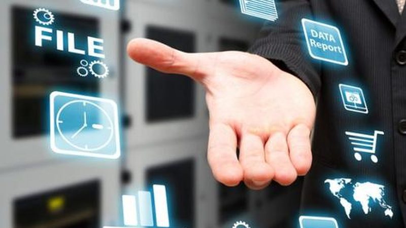 户外大屏显示技术：LED与LCD的差异化解析